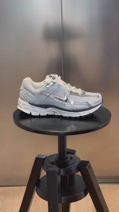 Vidéo Nike Zoom Vomero 5 Photon Dust Metallic Silver 